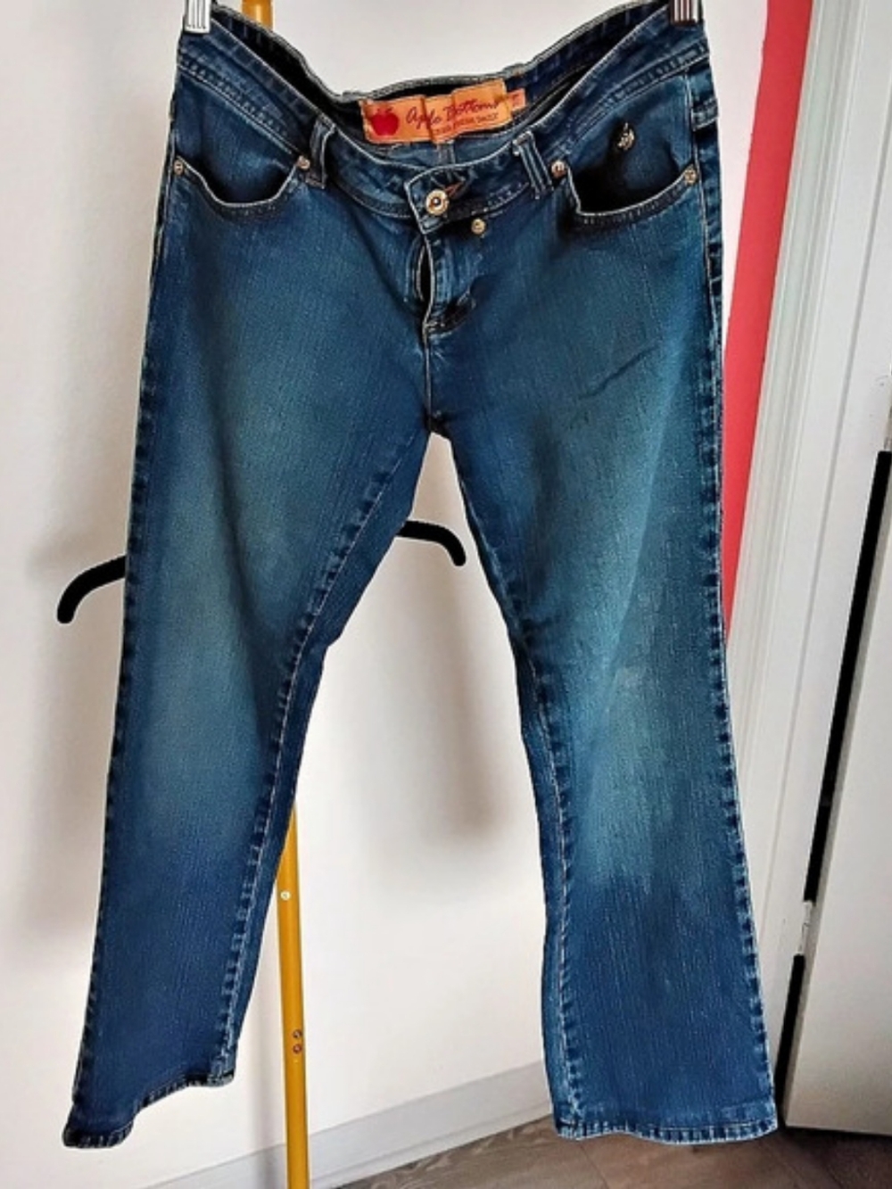 Y2K VINTAGE Apple Bottoms Embroidered Pocket Jeans
